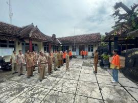 APEL RUTIN SENIN DIIKUTI SEMUA PAMONG DAN MAHASISWA KKN UAD